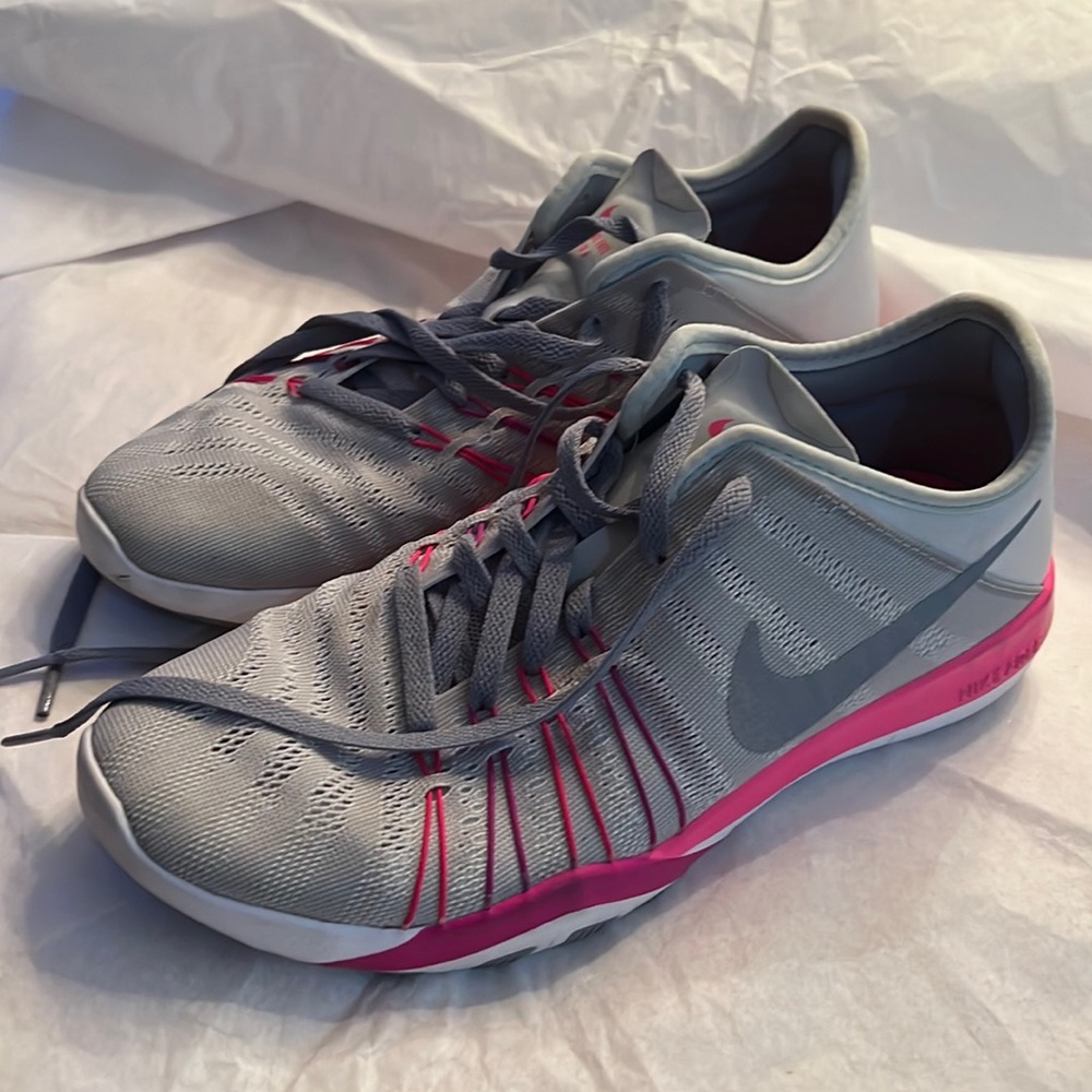 Nike Free TR 6 Women’s sneakers trainers size 6.5 grey/pink NIB